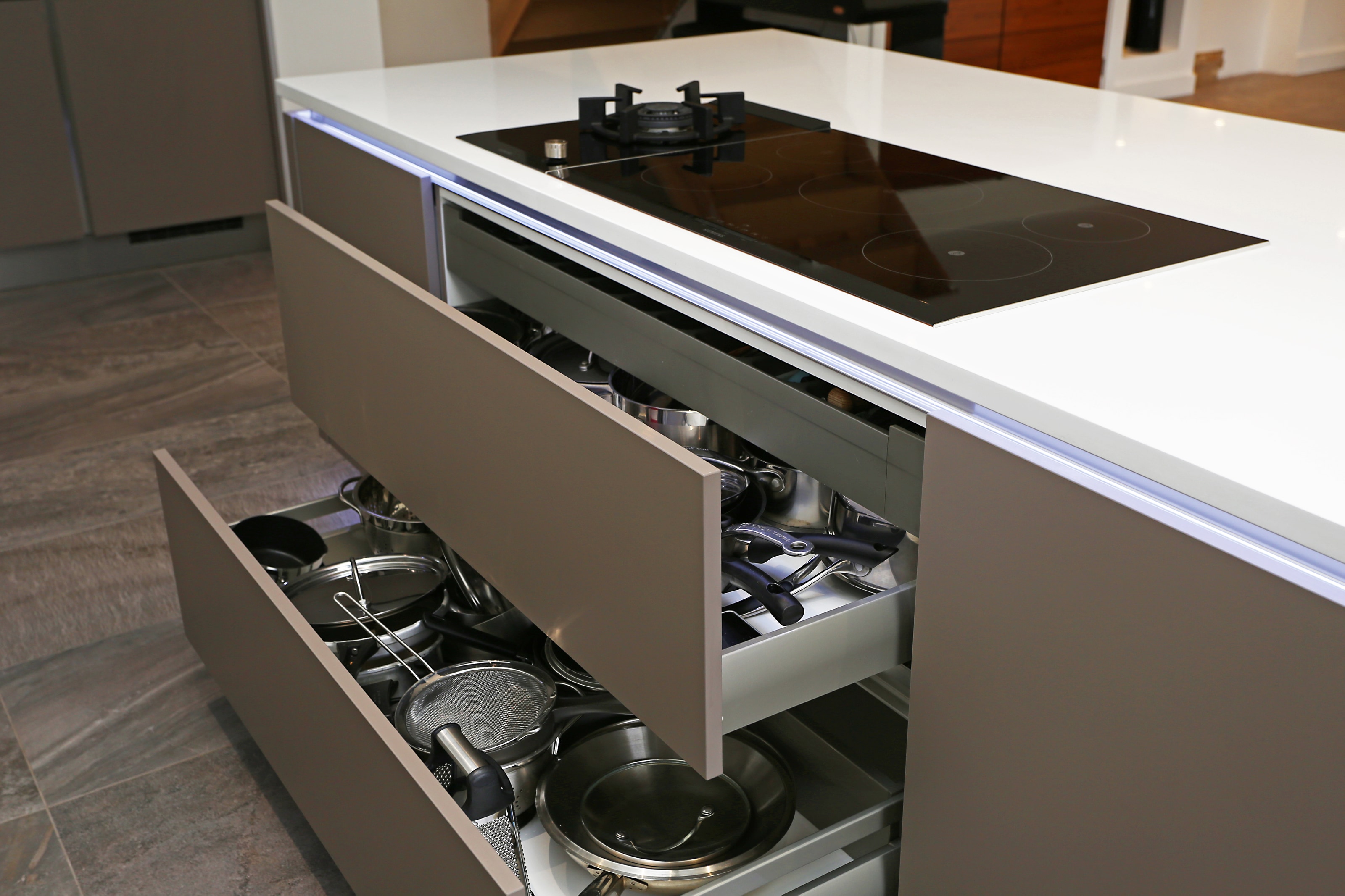 Stormer Matt White Mustard Handleless Kitchen 1 | Ligneous Kitchens, Surrey